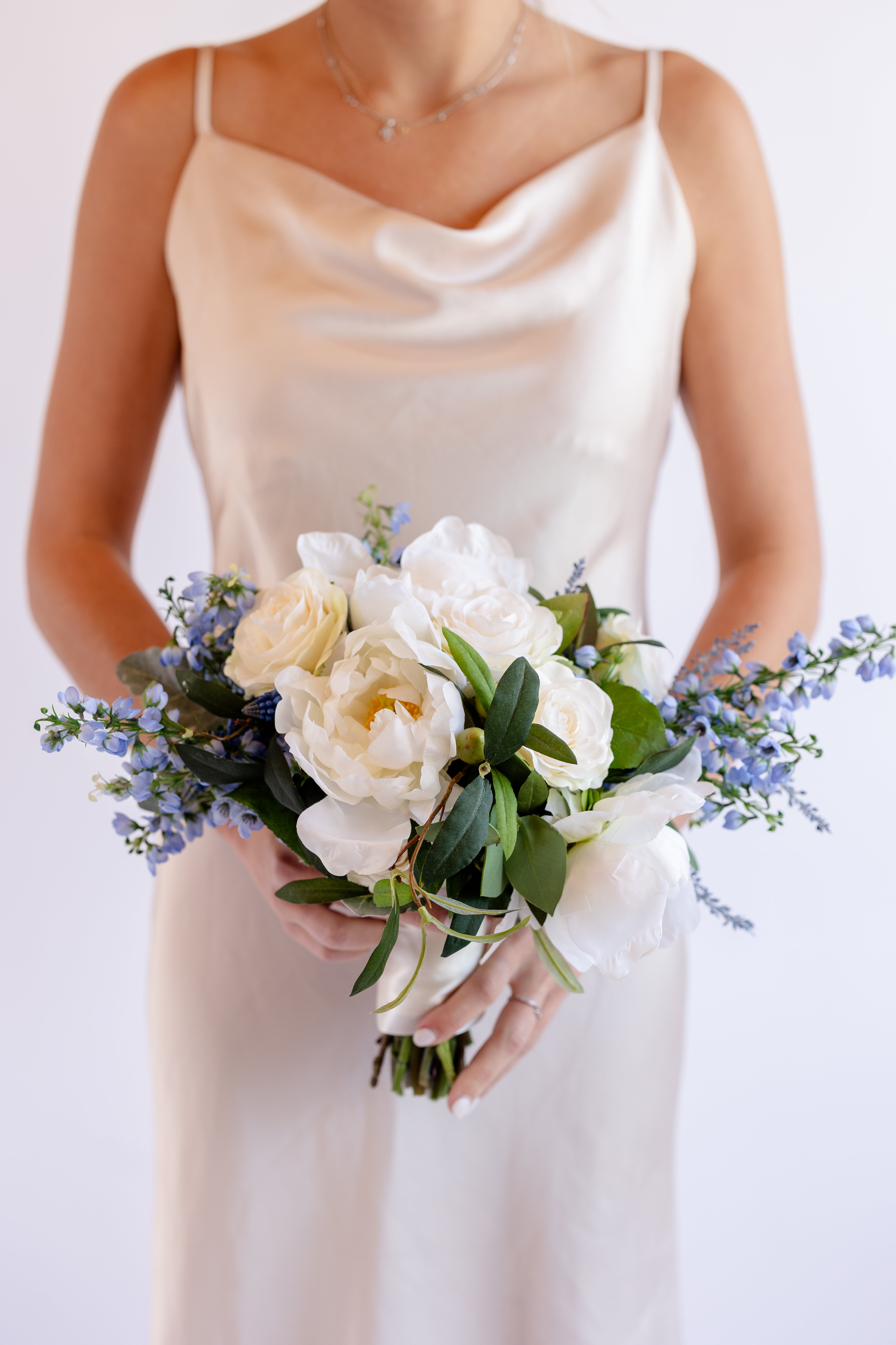 Roses bridemaids bouquets - Valley Florist